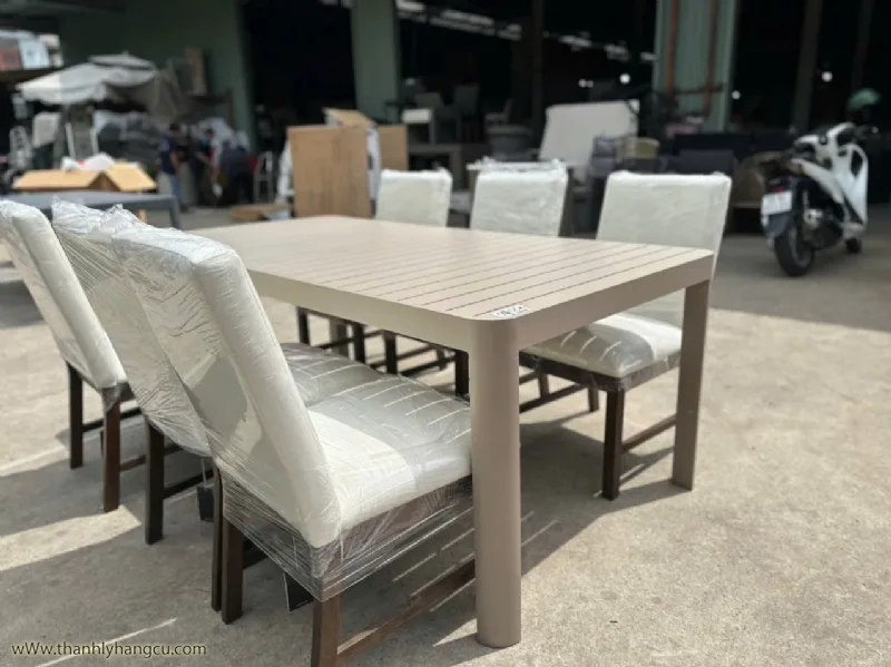 Bộ bàn nhôm (mở rộng) + 6 ghế ăn gỗ nệm - Nội thất thanh lý giá 7.200.000&nbsp;₫ danh mục Bàn