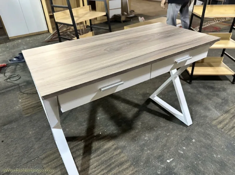 BÀN LÀM VIỆC VĂN PHÒNG CHÂN SẮT CHỮ X 120CM - Nội thất thanh lý giá 1.350.000&nbsp;₫ danh mục Bàn